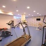 Hotel Sea Breeze And