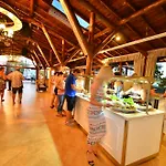 Hotel Sea Breeze And