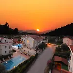 وشقق سي برييز 4*