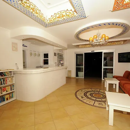 Sea Breeze And Ξενοδοχείο 4*